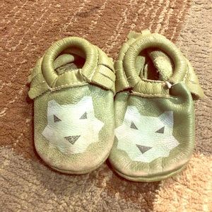 Freshly picked boys moccasins wolf/Fox size 4